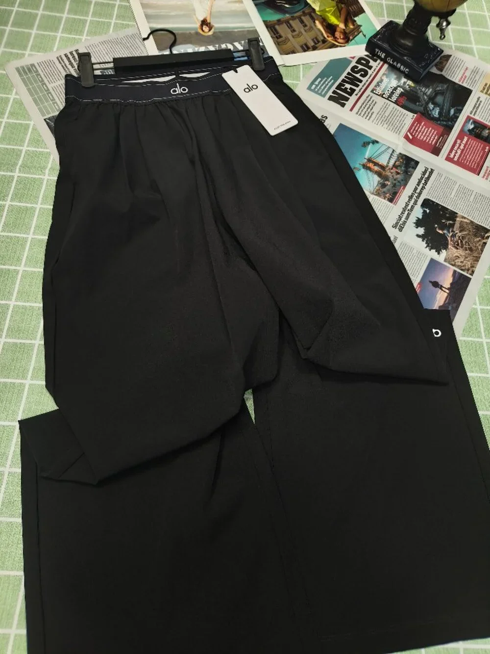 NWT Alo Yoga 30